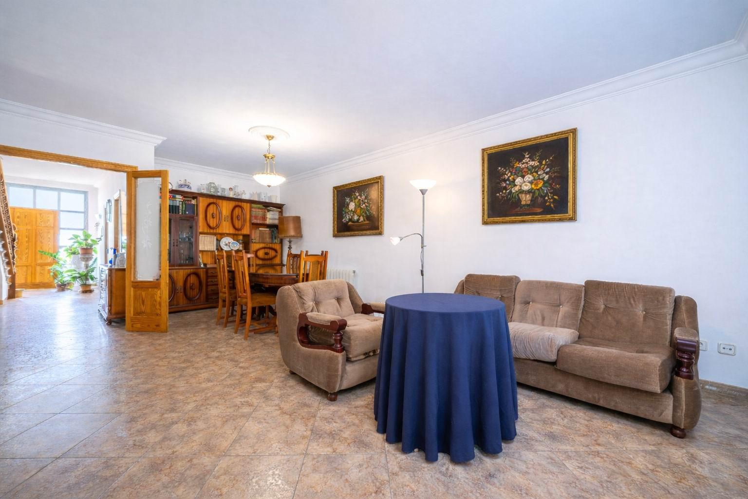 Sant Jordi: Gran Casa de dos plantas (4 Habitaciones y 3 BaÃ±os) - Image# 2
