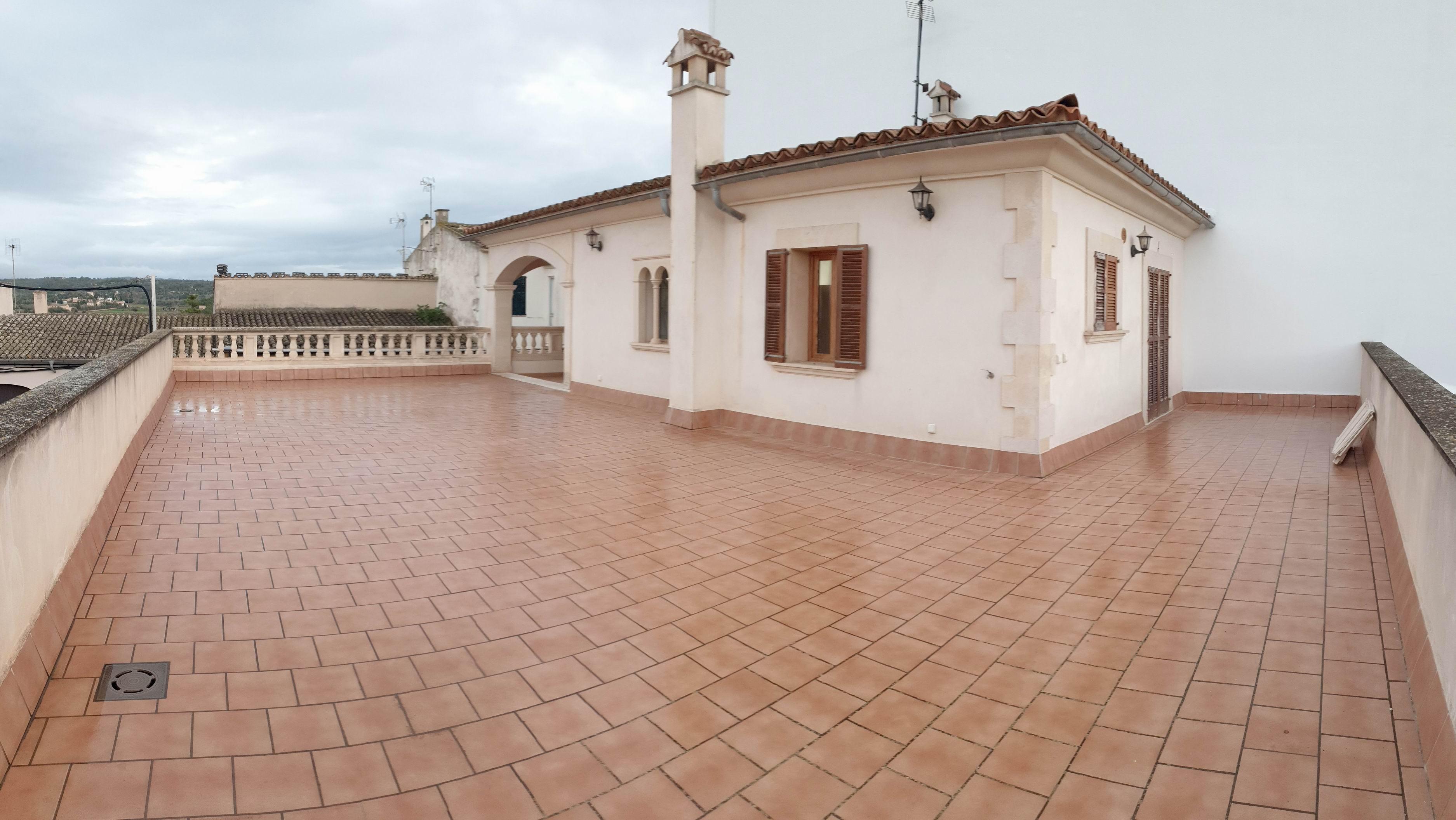 Sant Jordi: Gran Casa de dos plantas (4 Habitaciones y 3 BaÃ±os) - Image# 21